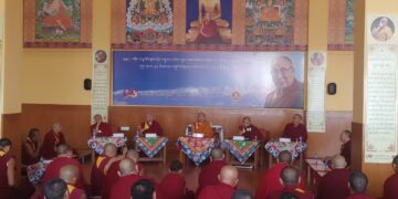 བཞུགས་སྒར་ཀིརྟིའི་བྱེས་པ་གྲྭ་ཚང་དུ་༧སྐུའི་གོ་སྟོན་དང་འབྲེལ་བའི་རིག་གཞུང་བགྲོ་གླེང་ཞིག་འཚོགས་སོང་། ༢༠༢༥།༡༠།༢༨ དུས་བབ་ཀྱི་པར།