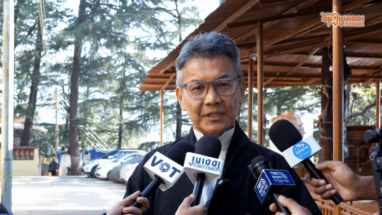 དབུ་དཀར་ཚང་སྐལ་བཟང་རྡོ་རྗེ་ལགས་ཕྱི་ལོ་ ༢༠༢༦ ལོའི་སྲིད་སྐྱོང་གི་འོས་མིར་ལངས་པའི་གསལ་བསྒྲགས་སྐབས། བོད་ཀྱི་དུས་བབ་གསར་ཁང་གི་པར། ༢༠༢༥།༡༡།༢༡