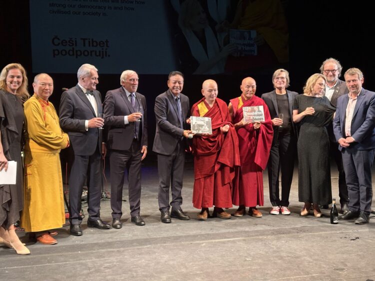 ཅེག་རྒྱལ་ཁབ་ཏུ་༧གོང་ས་མཆོག་གི་སྐུ་གོ་སྟོན་དང་སྲིད་འཛིན་ཧཱ་ཝལ་རྣམ་གཉིས་ཀྱི་འཁྲུངས་སྐར་སྲུང་བརྩི་ཞུས། ༢༠༢༥།༡༡།༡༡ བོད་མིའི་སྒྲིག་འཛུགས་ཀྱི་པར།