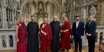 ལོ་ངོ་སྟོང་གི་ལོ་རྒྱུས་ལྡན་པའི་ཡེ་ཤུའི་ལྷ་ཁང་གྲགས་ཅན་ MONTSERRAT ནས་གདན་ཞུས་གནང་ལྟར་ཆོས་ཁང་དུ་ཕེབས་ཏེ་ཆོས་ལུགས་འཆམ་མཐུན་དང་འཛམ་གླིང་ཞི་བདེའི་སྐོར་ལ་བཀའ་མོལ་ལྷུག་པོ་གནང་། ༢༠༢༥།༡༡།༠༤ པར་སྤྱི་འཐུས་ཐུབ་བསྟན་དབང་ཆེན་ལགས་ཀྱི་ངོ་དེབ་ནས་བླངས།