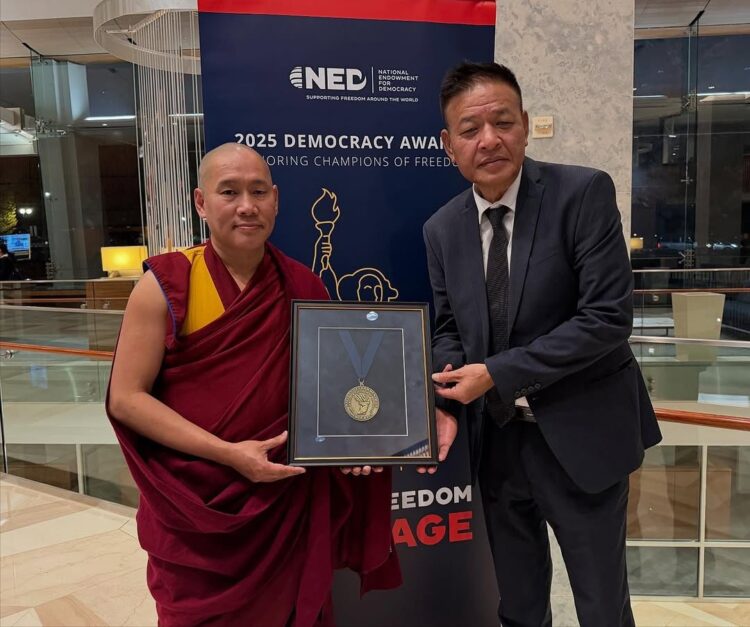 ༧ཀུན་གཟིགས་༸པཎ་ཆེན་རིན་པོ་ཆེའི་སྐུ་ཚབ་ཞུས་ཏེ་བཀྲ་ཤིས་ལྷུན་པོའི་མཁན་པོ་གཟིག་རྒྱབ་རིན་པོ་ཆེ་མཆོག་གིས་དམངས་གཙོའི་གཟེངས་རྟགས་བཞེས་སྐབས། ༢༠༢༥།༡༡།༤ དྲ་ལམ་གྱི་པར།