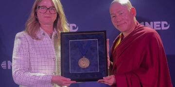 ༧ཀུན་གཟིགས་༸པཎ་ཆེན་རིན་པོ་ཆེའི་སྐུ་ཚབ་ཞུས་ཏེ་བཀྲ་ཤིས་ལྷུན་པོའི་མཁན་པོ་གཟིག་རྒྱབ་རིན་པོ་ཆེ་མཆོག་གིས་དམངས་གཙོའི་གཟེངས་རྟགས་བཞེས་པ། ༢༠༢༥།༡༡།༤ དྲ་ལམ་གྱི་པར།