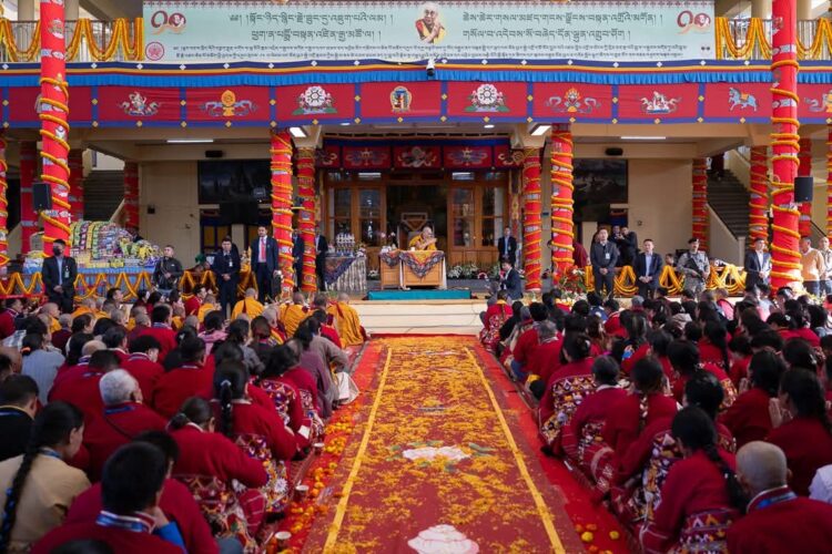 བསྟར་འབུལ་ཞུས། ༢༠༢༥/༡༡/༡༡ དགའ་ལྡན་ཕོ་བྲང་གི་སྐུ་པར།