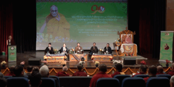 བོད་ཀྱི་ཟློས་གར་ཚོགས་པའི་ཚོགས་ཁང་དུ་༧རྒྱལ་བའི་བཀའ་དྲིན་རྗེས་དྲན་གྱི་ཁྱད་མཁས་མི་སྣའི་བགྲོ་གླེང་འཚོག་བཞིན་པ། ༢༠༢༥།༡༡།༡ ཐད་གཏོང་ནས་པར་བླངས།