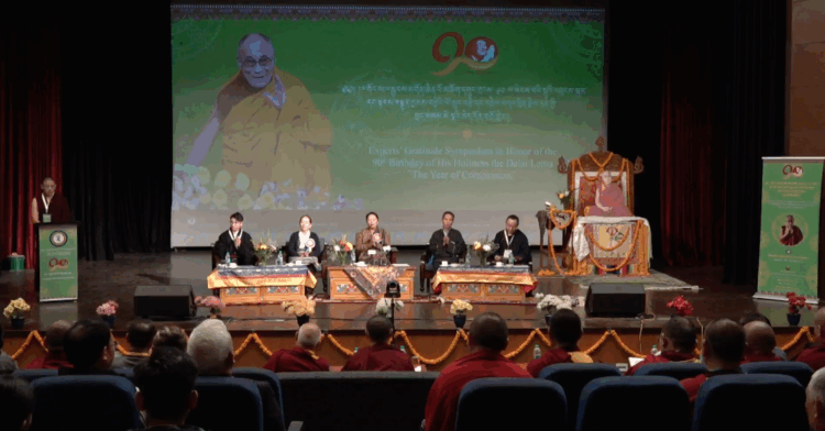 བོད་ཀྱི་ཟློས་གར་ཚོགས་པའི་ཚོགས་ཁང་དུ་༧རྒྱལ་བའི་བཀའ་དྲིན་རྗེས་དྲན་གྱི་ཁྱད་མཁས་མི་སྣའི་བགྲོ་གླེང་འཚོག་བཞིན་པ། ༢༠༢༥།༡༡།༡ ཐད་གཏོང་ནས་པར་བླངས།