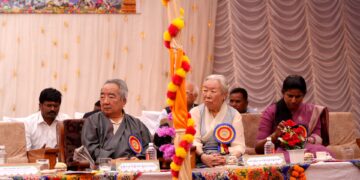 དགའ་ལྡན་ཤར་རྩེ་ཐོས་བསམ་ནོར་གླིང་སློབ་གྲྭ་དེ་ཉིད་དབུ་བརྙེས་ནས་མི་ལོ་ ༥༥ འཁོར་བའི་མཛད་སྒོ་འཚོགས། ༢༠༢༥།༡༢།༢༧ དུས་བབ་ཀྱི་པར།