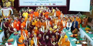 རྒྱལ་སྤྱིའི་པཱ་ལི་དང་ལེགས་སྦྱར་པའི་དགེ་འདུན་བར་ཤེས་རིག་བརྗེ་ལེན་གྱི་བགྲོ་གླེང་འཚོགས།