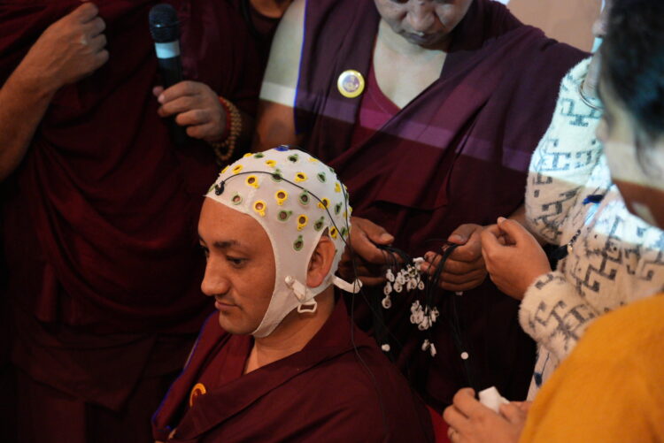 ཚན་རིག་པས་སྒོམ་ཉམས་ལེན་གྱི་དབང་རྩར་བརྟག་དཔྱད་བྱེད་བཞིན་པ། ༢༠༢༥།༡༢།༣ དུས་བབ་ཀྱི་པར།