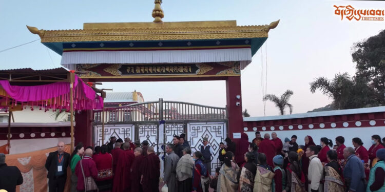 ༧གོང་ས་རྒྱལ་བ་རིན་པོ་ཆེ་མཆོག་ནས་རྒྱ་གར་ལྷོ་ཕྱོགས་འབྲས་སྤུངས་སྒོ་མང་གྲྭ་ཚང་གི་ཆོས་རྭ་གསར་པ་ནས་མི་མང་ལ་མཇལ་ཁ་བསྩལ། ༢༠༢༥།༡༢།༡༦ དུས་བབ་ཀྱི་པར།