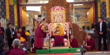 ༧གོང་ས་རྒྱལ་བ་རིན་པོ་ཆེ་མཆོག་རྒྱ་གར་ལྷོ་ཕྱོགས་འབྲས་སྤུངས་སྒོ་མང་གྲྭ་ཚང་དུ་ཞབས་སོར་བདེ་བར་བཀོད། ༢༠༢༦།༡༢།༡༢ དུས་བབ་ཀྱི་པར།