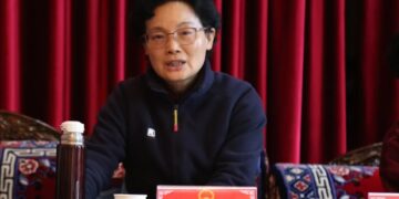 བོད་རང་སྐྱོང་ལྗོངས་མི་མང་འཐུས་ཚོགས་ཀྱི་རྒྱུན་ལས་ཁང་ཟེར་བའི་མགོ་ཁྲིད་གཞོན་པ་ཝང་ཅུན། དྲ་ལམ་གྱི་པར།