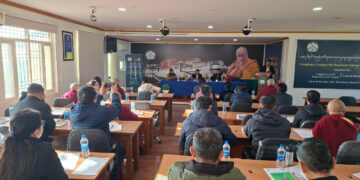 དྷ་ས་འཛིན་སྐྱོང་སྦྱོང་བརྡར་བསྟི་གནས་ཁང་དུ་བོད་མིའི་དེབ་སྐྱེལ་ཚོགས་པ་ཁག་ལ་རྒྱ་གར་གཞུང་གི་ཁྲིམས་སྒྲིག་གོ་རྟོགས་ཀྱི་ཟབ་སྦྱོང་ཐེངས་གསུམ་པ་འཚོག་བཞིན་པ། ༢༠༢༥།༡༢།༤ འབྲེལ་ཡོད་ཀྱིས་པར་མཁོ་སྤྲོད་བྱས།