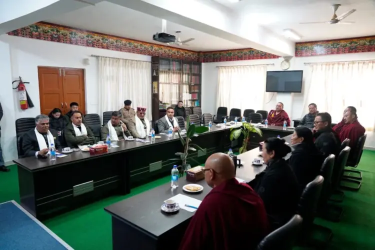 ཕྱི་ལོ་ ༢༠༢༦ ཟླ་བ་ ༡ པོའི་ཚེས་ ༡༢ ཉིན་ཧི་མཱ་ཅལ་མངའ་སྡེ་ནས་ཡིན་པ་བྷི་ཇེ་པི་སྲིད་དོན་ཚོགས་པའི་རྒྱ་གར་གྲོས་ཚོགས་འོག་མའི་འཐུས་མི་སྐུ་ཞབས་ར་ཇིབ་ བྷར་ཌ་ཝཇ་ (Shri Rajeev Bhardwaj, MP Lok Sabha) མཆོག་གིས་གཙོས་པའི་ས་གནས་བྷི་ཇེ་པི་སྲིད་དོན་ཚོགས་པའི་གནད་ཡོད་མི་སྣ་ཁག་གཅིག་བོད་མི་མང་སྤྱི་འཐུས་ལྷན་ཁང་དུ་ཕེབས།