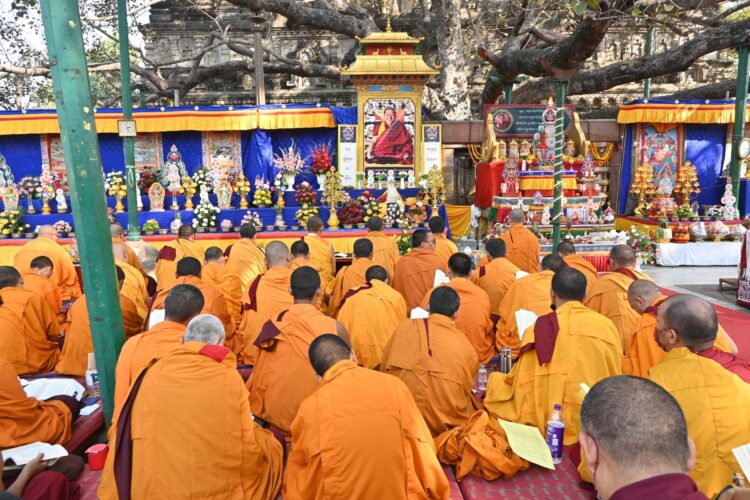 ཕྱི་ལོ་ ༢༠༢༦ ཟླ་ ༡ ཚེས་ ༡༣ ནས་༡༦ བར་དུ་རྡོ་རྗེ་གདན་དུ། མཁན་ཆེན་མཆོག་གི་འདས་མཆོད་སྨོན་ལམ་ཆེན་མོ་སྐབས་ ༢༢ པ་འཚོགས། པར་གོ་སྒྲིག་ཚོགས་ཆུང་གི་རྒྱུན་ལས་སྤྲུལ་སྐུ་མཁྱེན་རྩེ་ལགས་ཀྱི་ངོ་དེབ་ནས་བླངས།