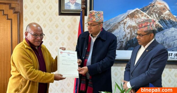 མཁན་པོ་ཉི་མ་ཀུན་ཁྱབ་མཆོག་བལ་གཞུང་ནང་ཆོས་དང་དགོན་པ་འཕེལ་རྒྱས་ལྷན་ཚོགས་ཀྱི་ཚོགས་གཙོར་བསྐོས། photo:breaknlinks.com/