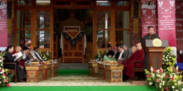 ཐེག་ཆེན་ཆོས་གླིང་གཙུག་ལག་ཁང་དུ་༸གོང་ས་རྒྱལ་བ་རིན་པོ་ཆེ་མཆོག་ཕོ་བྲང་པོ་ཏ་ལར་གསེར་ཁྲི་མངའ་གསོལ་ཞུས་ཏེ་ལོ་ངོ་ ༨༦ འཁོར་བའི་མཛད་སྒོ་འཚོག་བཞིན་པ། ༢༠༢༦།༢།༢༢ དུས་བབ་གསར་ཁང་གི་པར།