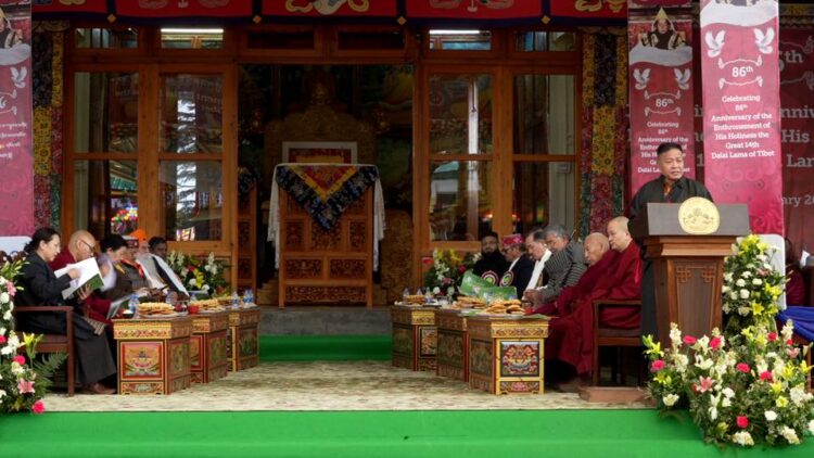 ཐེག་ཆེན་ཆོས་གླིང་གཙུག་ལག་ཁང་དུ་༸གོང་ས་རྒྱལ་བ་རིན་པོ་ཆེ་མཆོག་ཕོ་བྲང་པོ་ཏ་ལར་གསེར་ཁྲི་མངའ་གསོལ་ཞུས་ཏེ་ལོ་ངོ་ ༨༦ འཁོར་བའི་མཛད་སྒོ་འཚོག་བཞིན་པ། ༢༠༢༦།༢།༢༢ དུས་བབ་གསར་ཁང་གི་པར།