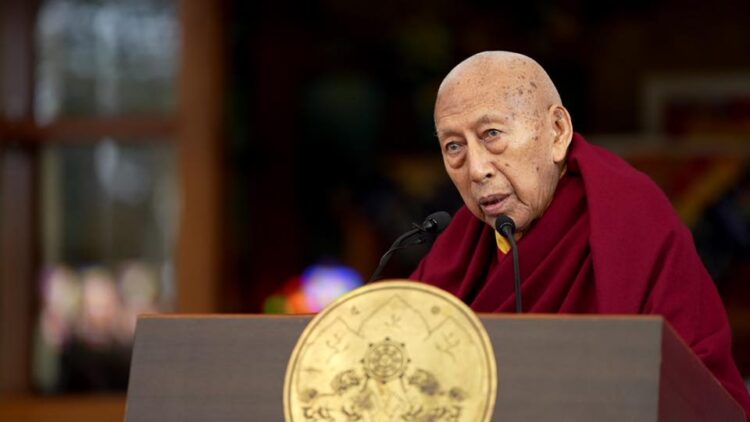 བཀའ་བློན་ཁྲི་ཟུར་༸སྐྱབས་རྗེ་ཟམ་གདོང་རིན་པོ་ཆེ་མཆོག་གིས་གསུང་བཤད་གནང་བཞིན་པ། ༢༠༢༦།༢།༢༢ དུས་བབ་གསར་ཁང་གི་པར།