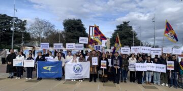 བོད་མི་དང་བོད་དོན་རྒྱབ་སྐྱོར་བ། རྒྱ་རིགས་སོགས་ཀྱིས་རྒྱལ་ཚོགས་ཀྱི་མདུན་དུ་རྒྱ་ནག་སྤྱི་དང་བོད་ནང་གི་ཆོས་དད་རང་དབང་དང་འགྲོ་བ་མིའི་ཐོབ་ཐང་སྲུང་སྐྱོབ་དགོས་པའི་སྐད་འབོད་ལས་འགུལ་སྤེལ། བོད་མིའི་སྒྲིག་འཛུགས་ཀྱི་པར།