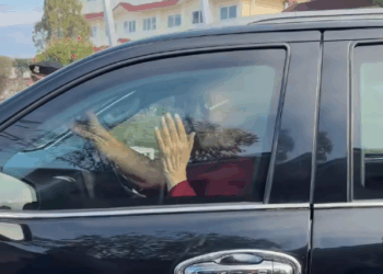 ༸གོང་ས་མཆོག་བཞུགས་སྒར་རྒྱལ་བའི་ཕོ་བྲང་དུ་ཞབས་སོར་བདེ་བར་འཁོད་སོང་།