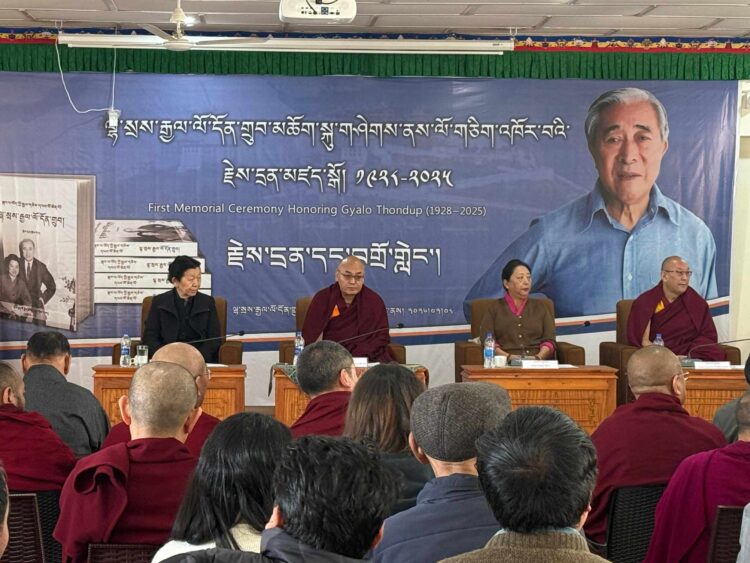 བཞུགས་སྒར་དུ་༸སྐུའི་གཅེན་པོ་རྒྱལ་ལོ་དོན་གྲུབ་མཆོག་རྗེས་དྲན་གྱི་དཔེ་དེབ་དབུ་འབྱེད་དང་མཁས་པའི་བགྲོ་གླེང་ཚོགས་པ། བོད་ཀྱི་དུས་བབ་ཀྱི་པར།