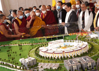 ༧གོང་ས་ཏཱ་ལའི་བླ་མ་བོད་དང་རྒྱ་གར་གནའ་བོའི་རིག་གཞུང་ལྟེ་གནས་ཁང་གི་རྩིག་རྨང་འཇོག་གནང་མཛད། ༢༠༢༢།༡།༣  དུས་བབ་ཀྱི་པར།