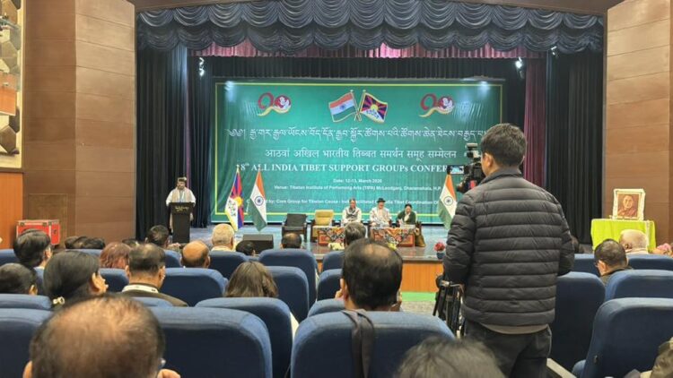 བོད་ཀྱི་ཟློས་གར་ཚོགས་པའི་ཚོགས་ཁང་དུ་རྒྱ་གར་རྒྱལ་ཡོངས་བོད་དོན་རྒྱབ་སྐྱོར་ཚོགས་པའི་ཚོགས་ཆེན་ཐེངས་བརྒྱད་པ་དབུ་འཛུགས་གནང་བཞིན་པ། ༢༠༢༦།༣།༡༢ དུས་བབ་གསར་ཁང་གི་པར།