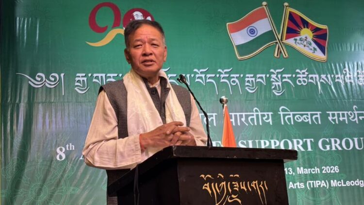 བོད་མིའི་སྒྲིག་འཛུགས་ཀྱི་སྲིད་སྐྱོང་སྤེན་པ་ཚེ་རིང་མཆོག་གིས་གསུང་བཤད་གནང་བཞིན་པ། ༢༠༢༦།༣།༡༢ དུས་བབ་གསར་ཁང་གི་པར།