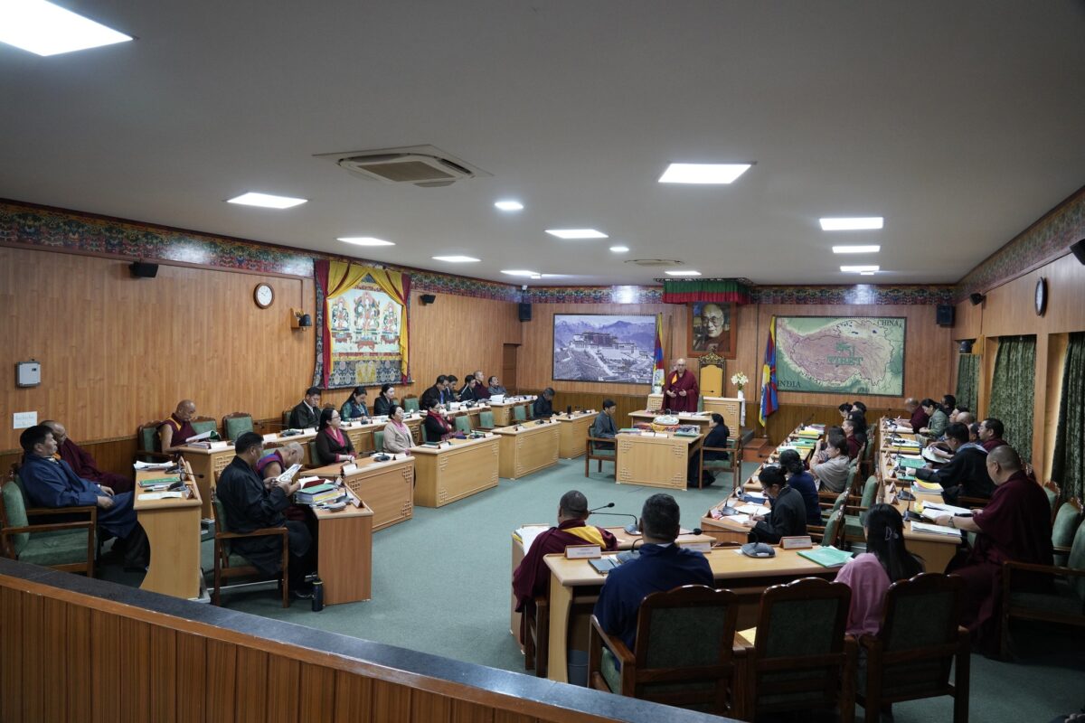 སྐབས་ ༡༧ པའི་སྤྱི་འཐུས་ལྷན་ཚོགས་ཀྱི་གྲོས་ཚོགས་ཚོགས་དུས་བཅུ་གཅིག་པ་མཇུག་སྒྲིལ་སོང་།