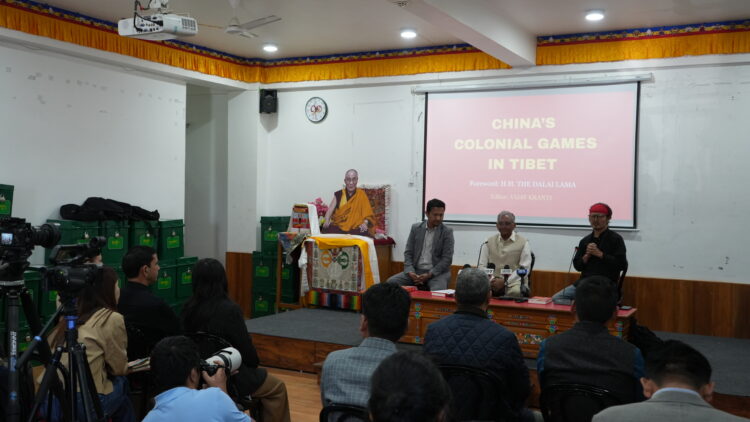 བོད་དོན་རྒྱབ་སྐྱོར་བ་ཝི་ཇི་ཀ་རིན་ཏི་ལགས་ཀྱིས་རྩོམ་སྒྲིག་བྱས་པའི་བོད་དུ་རྒྱ་ནག་གི་མི་སེར་སྤེལ་བའི་རྩེད་མོ་ཞེས་དཔེ་དེབ་ཅིག་དབུ་འབྱེད་གནང་། ༢༠༢༦།༣།༠༦ དུས་བབ་ཀྱི་པར།