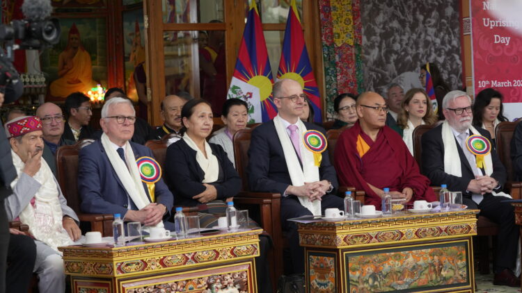 བཞུགས་སྒར་ཐེག་ཆེན་ཆོས་གླིང་གཙུག་ལག་ཁང་དུ་གསུམ་བཅུའི་དུས་དྲན་ཐེངས་ ༦༧ པའི་གཞུང་འབྲེལ་མཛད་སྒོ་འཚོག་བཞིན་པ། ༢༠༢༦།༣།༡༠ དུས་བབ་གསར་ཁང་གི་པར།