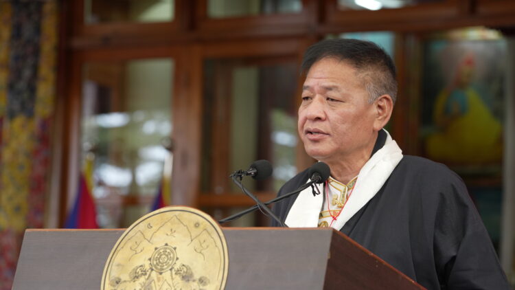 བོད་མིའི་སྒྲིག་འཛུགས་ཀྱི་སྲིད་སྐྱོང་སྤེན་པ་ཚེ་རིང་མཆོག་གིས་གསུང་བཤད་གནང་བཞིན་པ། ༢༠༢༦།༣།༡༠ དུས་བབ་གསར་ཁང་གི་པར།