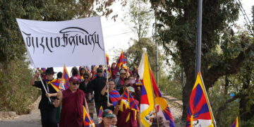 པར་འགྲེལ། བཞུགས་སྒར་ཐེག་ཆེན་ཆོས་གླིང་གཙུག་ལག་ཁང་དུ་གསུམ་བཅུའི་དུས་དྲན་ཐེངས་ ༦༧ པའི་གཞུང་འབྲེལ་མཛད་སྒོ་འཚོག་བཞིན་པ། ༢༠༢༦།༣།༡༠ དུས་བབ་གསར་ཁང་གི་པར།