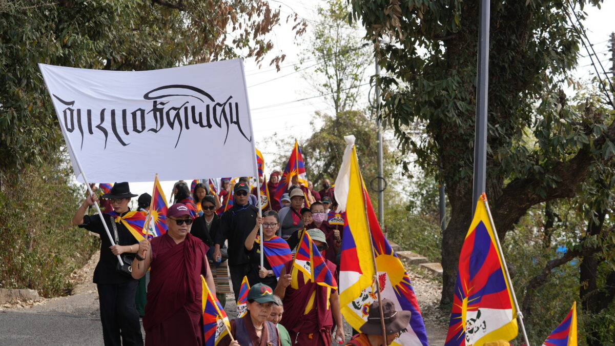 གསུམ་བཅུའི་དུས་དྲན་ཐེངས་ ༦༧ པའི་གཞུང་འབྲེལ་མཛད་སྒོ་འཚོགས།