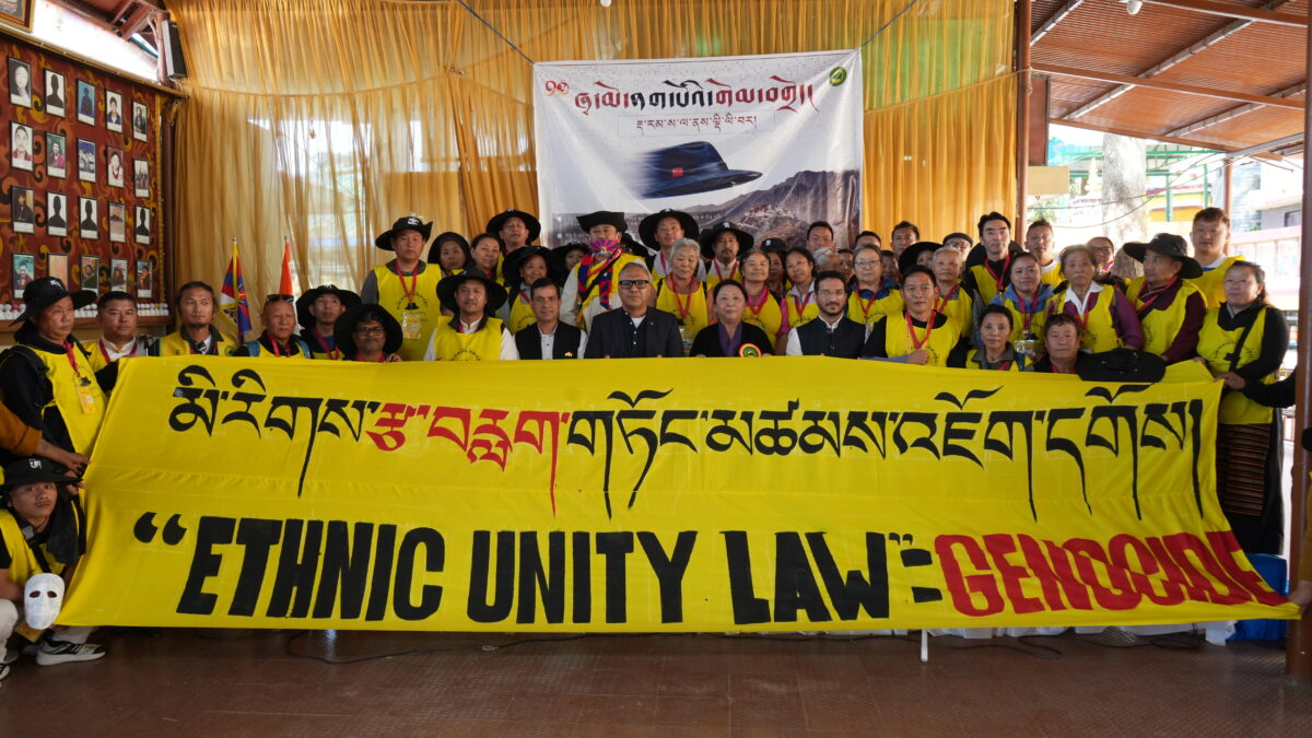 དྷ་རམ་ས་ལ་ནས་ལྡི་ལི་བར་ཞྭ་མོ་ནག་པོའི་གོམ་བགྲོད་མགོ་འཛུགས་གནང་།