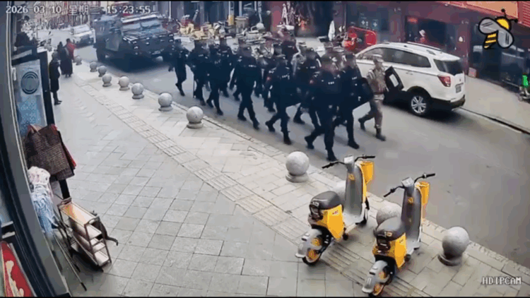 བོད་རྔ་བ་ཁུལ་ཁྱུང་ཆུ་རྫོང་དུ་རྒྱ་གཞུང་གིས་དམག་མི་མང་པོ་འགྲེམས་འཇོག་བྱས་ཏེ་སྔར་ལས་དམ་དྲག་བྱས། ༢༠༢༦།༠༣།༡༠ དྲ་ལམ་གྱི་པར།