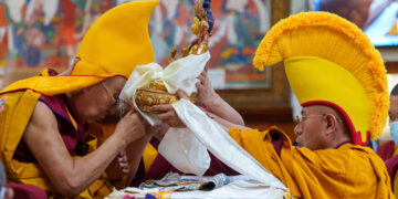 ཚོགས་སྡེ་གཉིས་ཀྱིས་༧གོང་ས་རྒྱལ་བ་རིན་པོ་ཆེ་མཆོག་ལ་བརྟན་བཞུགས་བསྟར་འབུལ་ཞུས། དགའ་ལྡན་ཕོ་བྲང་གི་སྐུ་པར། ༢༠༢༦།༤།༢༢