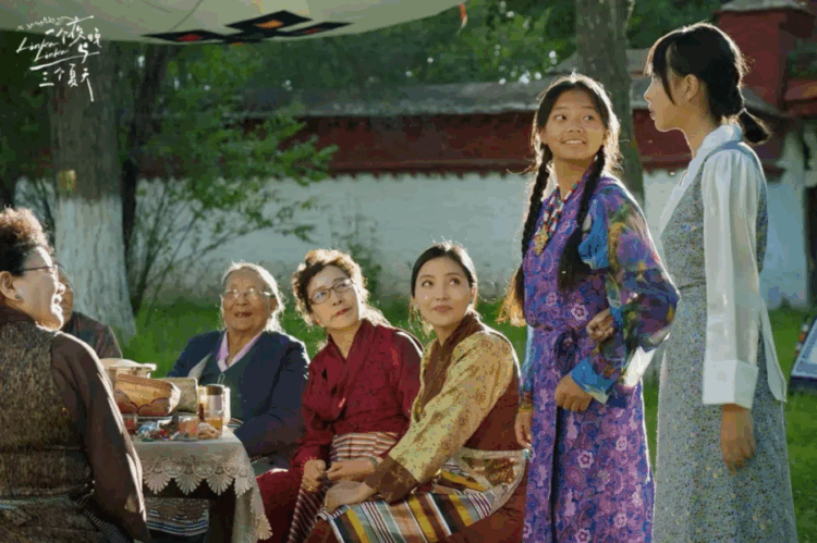 བོད་ཀྱི་གློག་བརྙན་འཁྲབ་ཁྲིད་པ་གངས་སྒྲོན་ལགས་ལ་རྒྱལ་སྤྱིའི་བྱ་དགའ་གཉིས་ཐོབ། དྲ་ལམ་གྱི་པར།