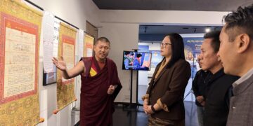 བོད་ཀྱི་ཡིག་གཟུགས་སྣ་མང་འགྲེམས་སྟོན་བྱས་ཏེ་ཡིག་གཟུགས་ཉིན་མོ་སྲུང་གཙི་གནང་གི་འདུག ༢༠༢༦།༤།༣༠ བོད་མིའི་སྒྲིག་འཛུགས་ཀྱི་པར།