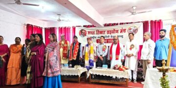 From left 1. BTSM women members, 2. Shri Rupesh Kumar, National Central Executive Member of Rashtriya Swayamsevak Sangh (RSS), 3. Shri Lt. Gen. R.K. Sharma (Retd.), 4. Shri Indresh Kumar, Patron of BTSM, 5. Thupten lungrig, Former Cabinet Minister, 6. Shri Pankaj Goyal, National Organisational Secretary, BTSM, 7. Shri Sanjeev Manmotra, BTSM Jammu.
