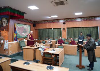 བཀྲ་ཤིས་བདེ་ལེགས་ལགས་ཀྱིས་སྐབས་བཅུ་བདུན་པའི་ཡུ་རོབ་སྤྱི་འཐུས་ཀྱི་ལས་ཁུར་དམ་འབུལ་ཕུལ། བོད་ཀྱི་དུས་བབ་གསར་ཁང་གི་པར། ༢༠༢༦།༥།༡༨