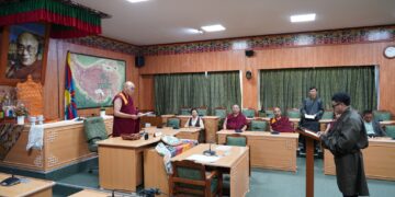 བཀྲ་ཤིས་བདེ་ལེགས་ལགས་ཀྱིས་སྐབས་བཅུ་བདུན་པའི་ཡུ་རོབ་སྤྱི་འཐུས་ཀྱི་ལས་ཁུར་དམ་འབུལ་ཕུལ། བོད་ཀྱི་དུས་བབ་གསར་ཁང་གི་པར། ༢༠༢༦།༥།༡༨