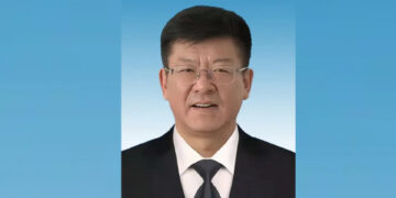 ལྷ་ས་གྲོང་ཁྱེར་གྱི་སྤྱི་ཁྱབ་གཞོན་པ་དགྲ་འདུལ་ལ་ཞིབ་བཤེར་བྱེད་བཞིན་པ། དྲ་ལམ་གྱི་པར།