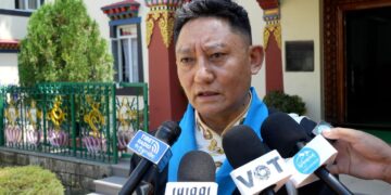 དམ་འབུལ་གྲུབ་རྗེས་གསར་འགོད་པ་རྣམས་ཀྱིས་སྤྱི་འཐུས་གསེར་རྟ་བཀྲ་ཤིས་དོན་གྲུབ་ལགས་སུ་བཅར་འདྲི་ཞུ་སྐབས། ༢༠༢༦།༦།༨ བོད་ཀྱི་དུས་བབ་གསར་ཁང་གི་པར།