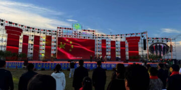 འདས་ལོར་བོད་མཚོ་ལྷོ་འབའ་རྫོང་དུ་འཚོགས་པའི་རྫོང་རུ་རིག་གནས་ཡུལ་སྐོར་མི་རིགས་སྲོལ་རྒྱུན་ལུས་རྩལ་སྐབས་བཅུ་དགུ་པ་དང་རྫོང་རུ་རྟགས་མའི་བོད་འབྲེལ་ས་ཁུལ་གྱི་སྐོར་བྲོ་འགྲན་སྡུར་སྐབས་དང་པོའི་མགོ་འཛུགས་མཛད་སྒོའི་དགོང་ཚོགས་སྐབས། བོད་ཀྱི་དུས་བབ་གསར་ཁང་གི་པར།