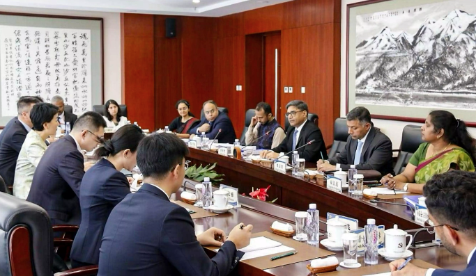 རྒྱ་དཀར་ནག་གཉིས་ཀྱིས་སྔར་ལས་ལྷག་པའི་མཉམ་ལས་བྱ་རྒྱུ་ཡིན་འདུག 