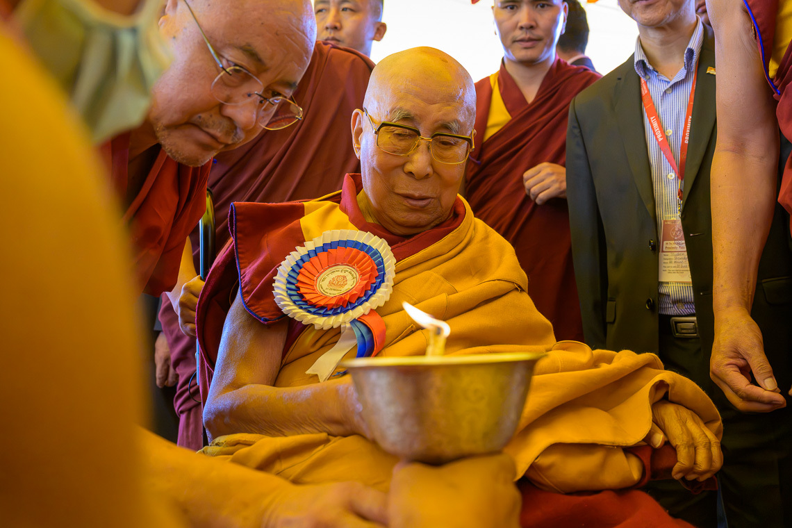 ༧གོང་ས་རྒྱལ་བ་རིན་པོ་ཆེ་མཆོག་ལ་དྭགས་དབྱར་ཆོས་ཆེན་མོ་ཐེངས་བཅུ་གཉིས་པའི་ཚོགས་མགོན་དུ་ཆིབས་བསྒྱུར་བསྐྱངས།