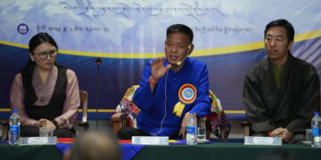 ཙན་བྱོལ་བོད་མིའི་འཕྲོད་བསྟེན་བསྐྱར་ཞིབ་ཀྱི་ཚོགས་འདུ་ཐེངས་ ༨ པ། བོད་ཀྱི་དུས་བབ་གསར་ཁང་གི་པར། ༢༠༢༦།༨།༢༨