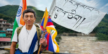 ལས་འགུལ་བ་སྐལ་བཟང་མཐར་ཕྱིན་ལགས། པར་ཁོང་གི་ངོ་དེབ་ལས་བླངས།