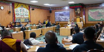 ནང་སྲིད་ལས་ཁུངས་ཀྱི་ལས་སྡོམ་སྙན་སྒྲོན་སྐབས། བོད་མི་མང་སྤྱི་འཐུས་ལྷན་ཚོགས་ཀྱི་པར།